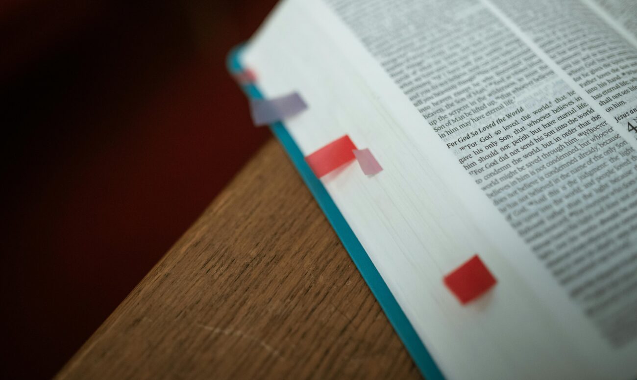 Efficiently find Bible sections with the help of Bible tabs.